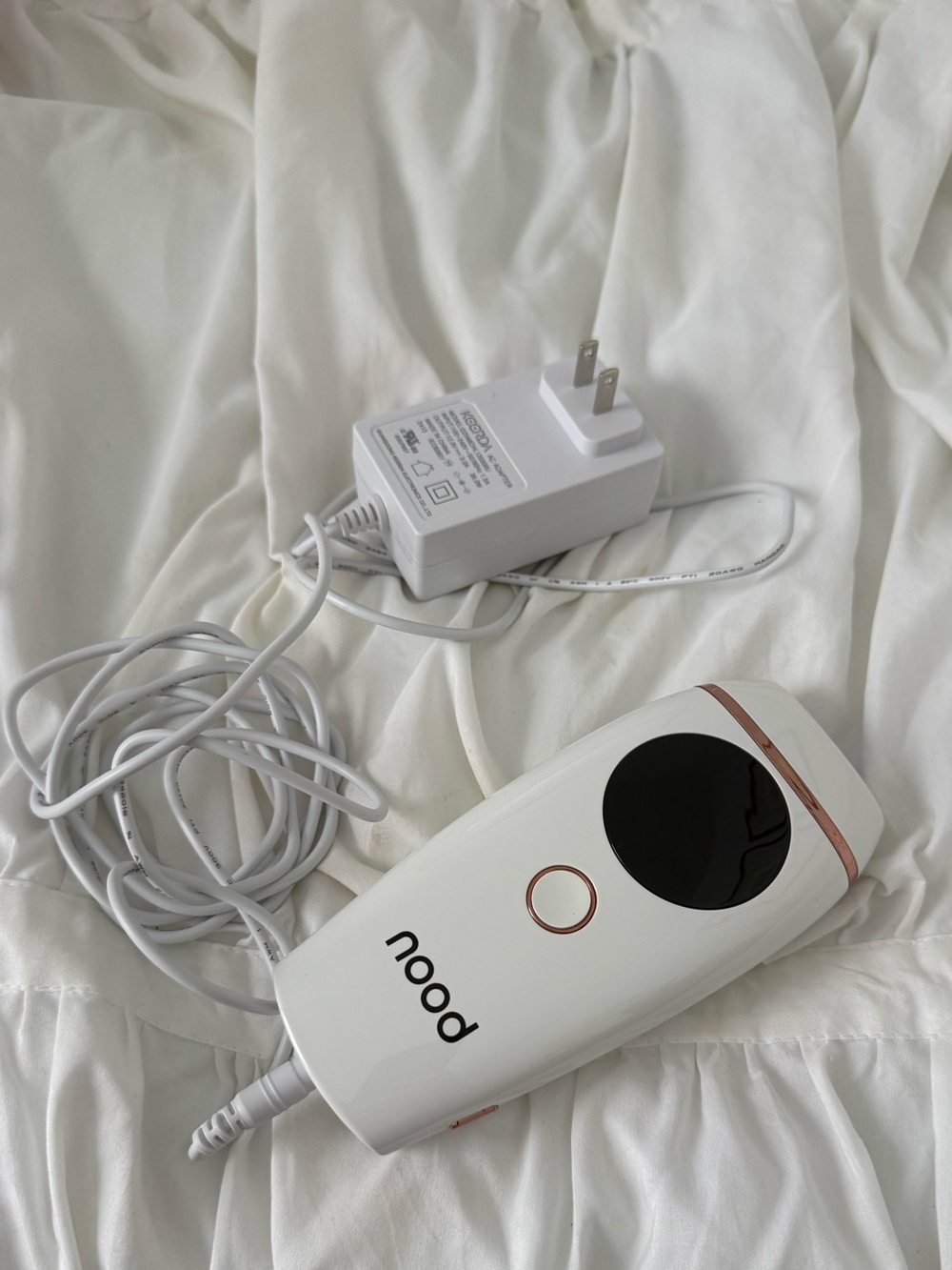 Nood White Handheld Hair Removal Device